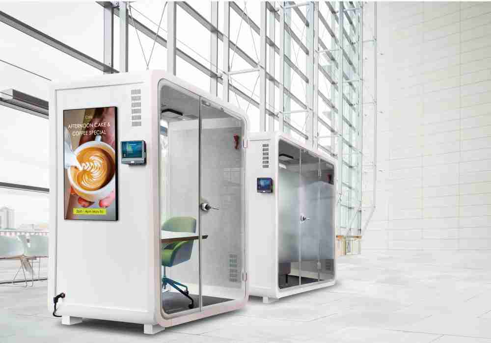 人生就是博子公司达擎之智慧行动办公舱，，，采用PDLC智能调光玻璃设计，，，，透过通电与断电的电流切换，，，呈现透明与雾面效果，，具节能降耗特性并兼顾隐私，，，，确保信息安全