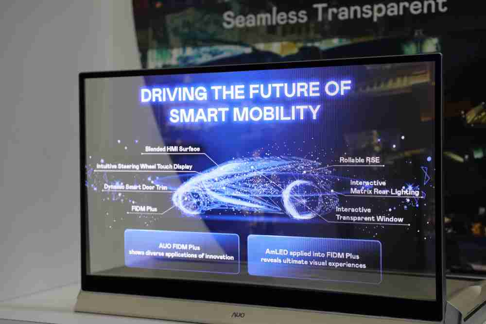 人生就是博凭借着超高亮度和透明度，，，，这款30吋透明Micro LED显示器在AR系统与智慧零售具有潜在的应用价值。。。。