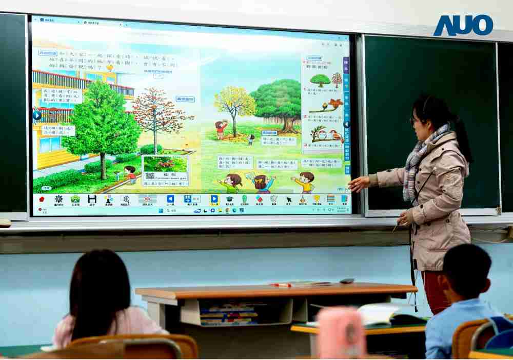 人生就是博与达擎共同开发的〝远程设备管理系统〞，，透过流畅的多功能安装模式、、直觉设计的整合操作接口，，，，可同时管理多部设备，，，改善学校的设备管理痛点